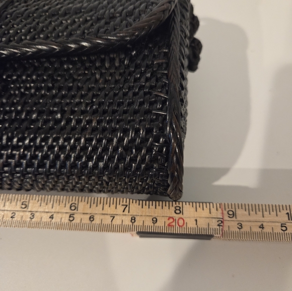 STREET LEVEL BALI RATTAN ENVELOPE BAG - Picture 9 of 11